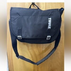 THULE CROSSOVER TCMB-115 MESSENGER BAG
